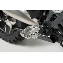 PODNÓŻKI EVO SW-MOTECH KTM/HONDA/KAWASAKI/MORINI/GUZZI/SUZUKI/BMW, BLACK/SILVER