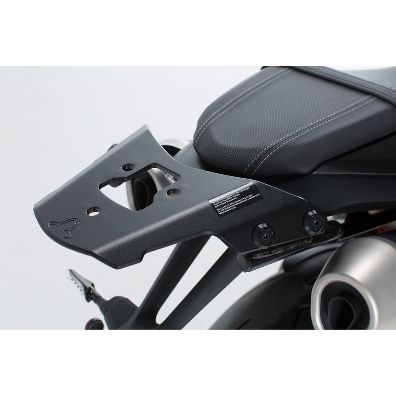 STELAŻ POD PŁYTĘ MONTAŻOWĄ KUFRA ALU-RACK SW-MOTECH TRIUMPH SPEED TRIPLE S/R (15-17), BLACK