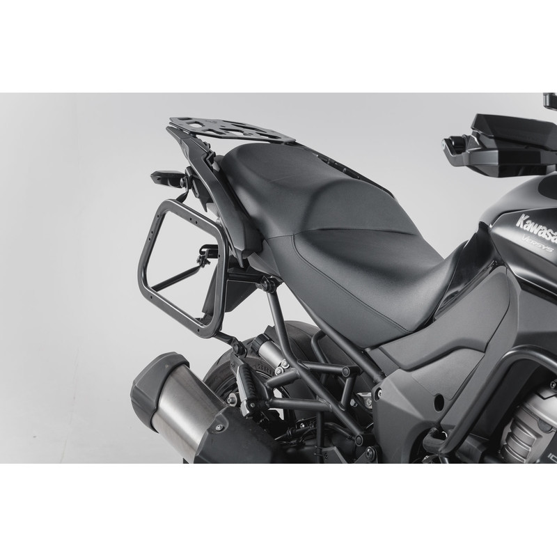 STELAŻ EVO NA KUFRY BOCZNE SW-MOTECH KAWASAKI VERSYS 1000 (15-18), BLACK