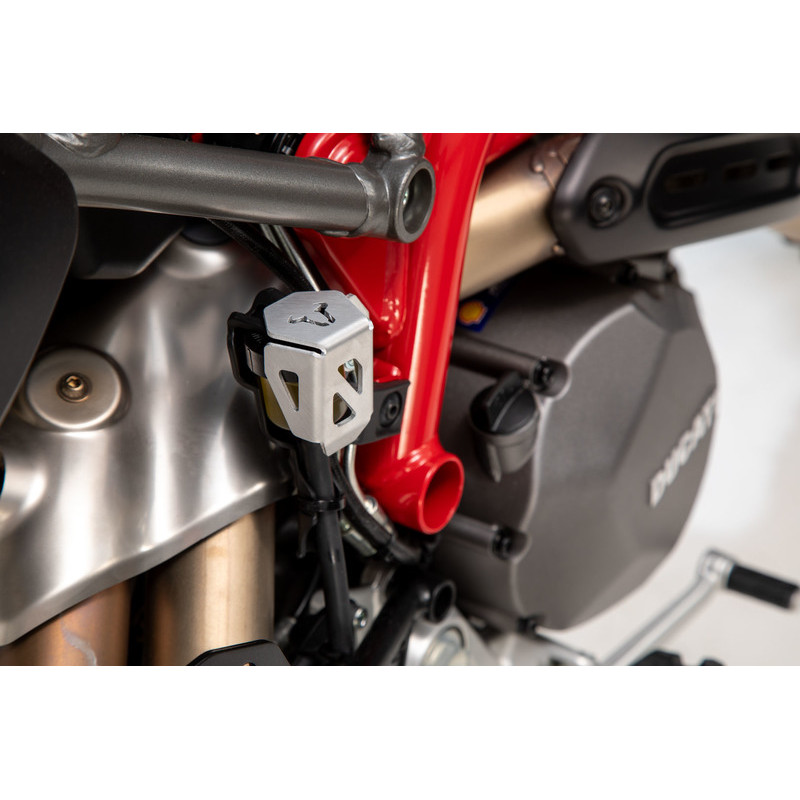 OSŁONA ZBIORNIKA PŁYNU HAMULCOWEGO SW-MOTECH HYPERMOTARD/HYPERSTR 821/939/950,SUPER DUKE GT, SILVER