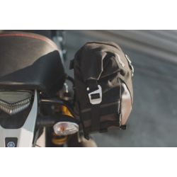 STELAŻ BOCZNY SLC PRAWY SW-MOTECH YAMAHA XJR 1300 (15-), BLACK