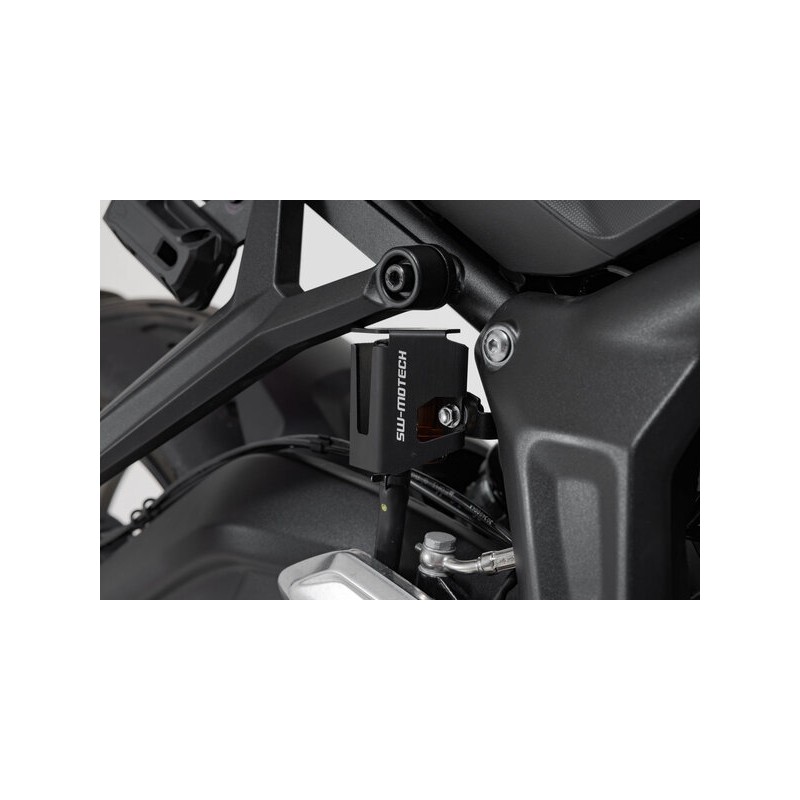 OSŁONA ZBIORNIKA PŁYNU HAMULCOWEGO SW-MOTECH TRIUMPH TRIDENT 660 (21-) BLACK
