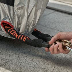 POKROWIEC NA MOTOCYKL REBELHORN COVER 2 Z MIEJSCEM NA KUFER BLACK SILVER 