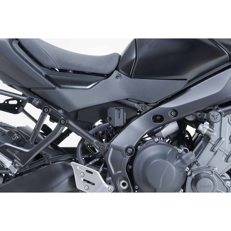 OSŁONA ZBIORNIKA PŁYNU HAMULCOWEGO SW-MOTECH YAMAHA TRACER 9 GT GT+ (24-) BLACK