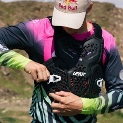 BUZER LEATT 4.5 HYBRID BLACK (160-172CM) 