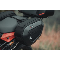 ZESTAW SAKW BOCZNYCH PRO BLAZE H I STELAŻY SW-MOTECH SUZUKI GSR750 (11-) BLACK 2X15-20L