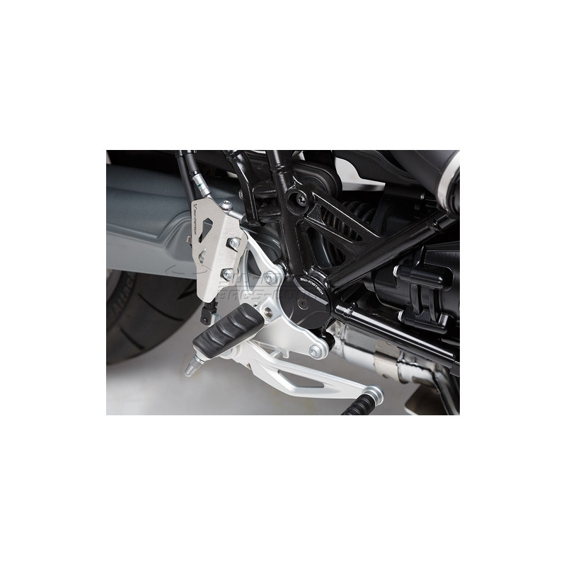 OSŁONA POMPY HAMULCOWEJ SW-MOTECH BMW R NINET (14-), SCRAM/PURE/GS (16-), SILVER